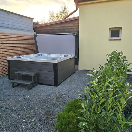 Apartmany Centro & Jacuzzi ピエシュチャニ エクステリア 写真
