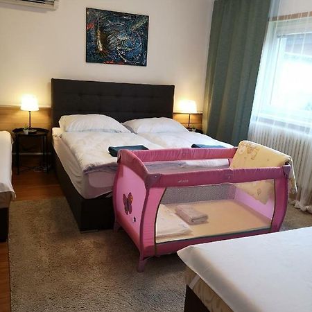 Apartmany Centro & Jacuzzi ピエシュチャニ エクステリア 写真