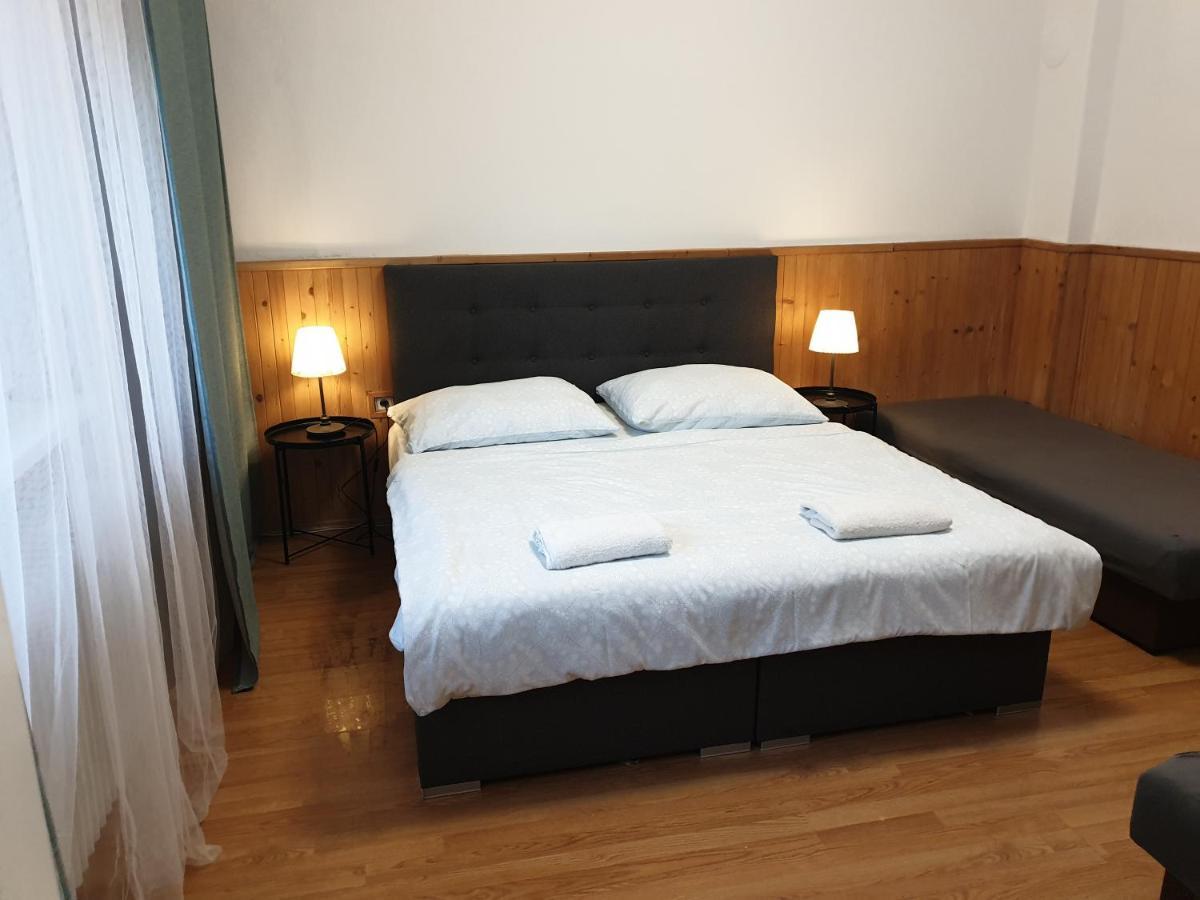 Apartmany Centro & Jacuzzi ピエシュチャニ エクステリア 写真