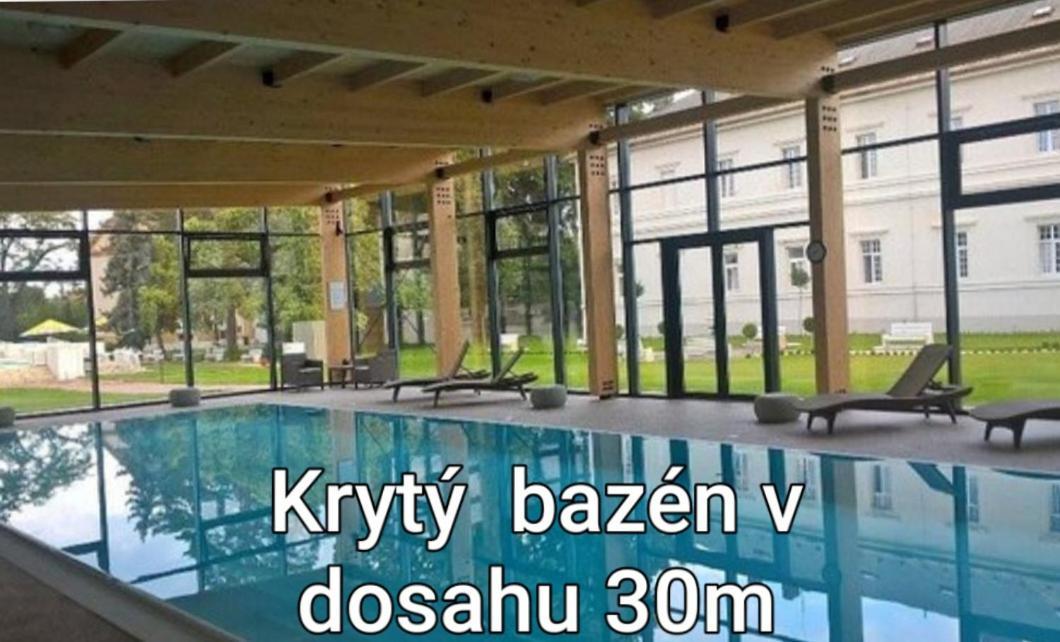 Apartmany Centro & Jacuzzi ピエシュチャニ エクステリア 写真
