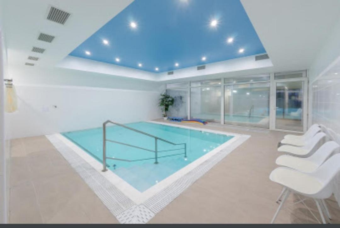 Apartmany Centro & Jacuzzi ピエシュチャニ エクステリア 写真