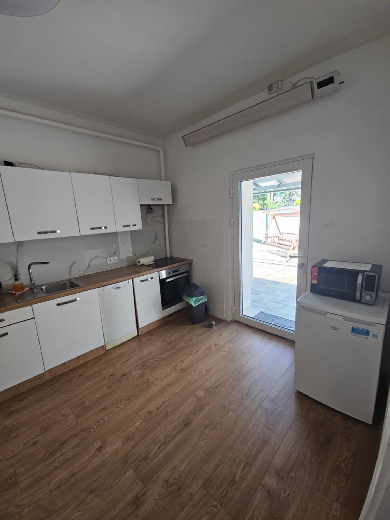 Apartmany Centro & Jacuzzi ピエシュチャニ エクステリア 写真