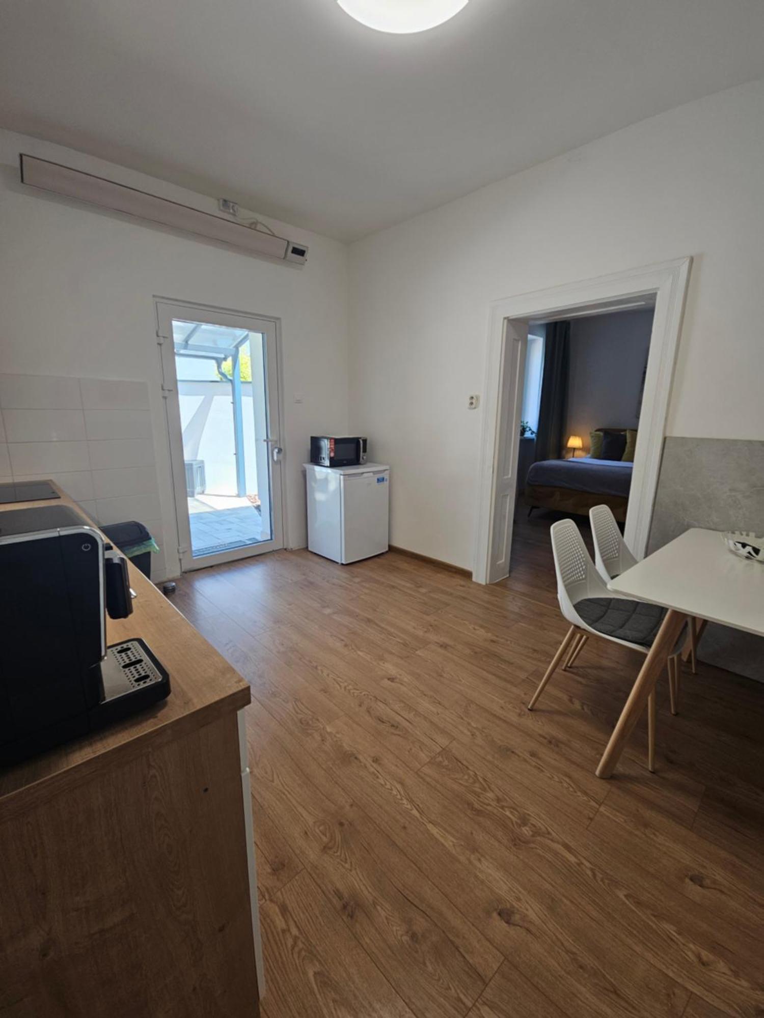 Apartmany Centro & Jacuzzi ピエシュチャニ エクステリア 写真