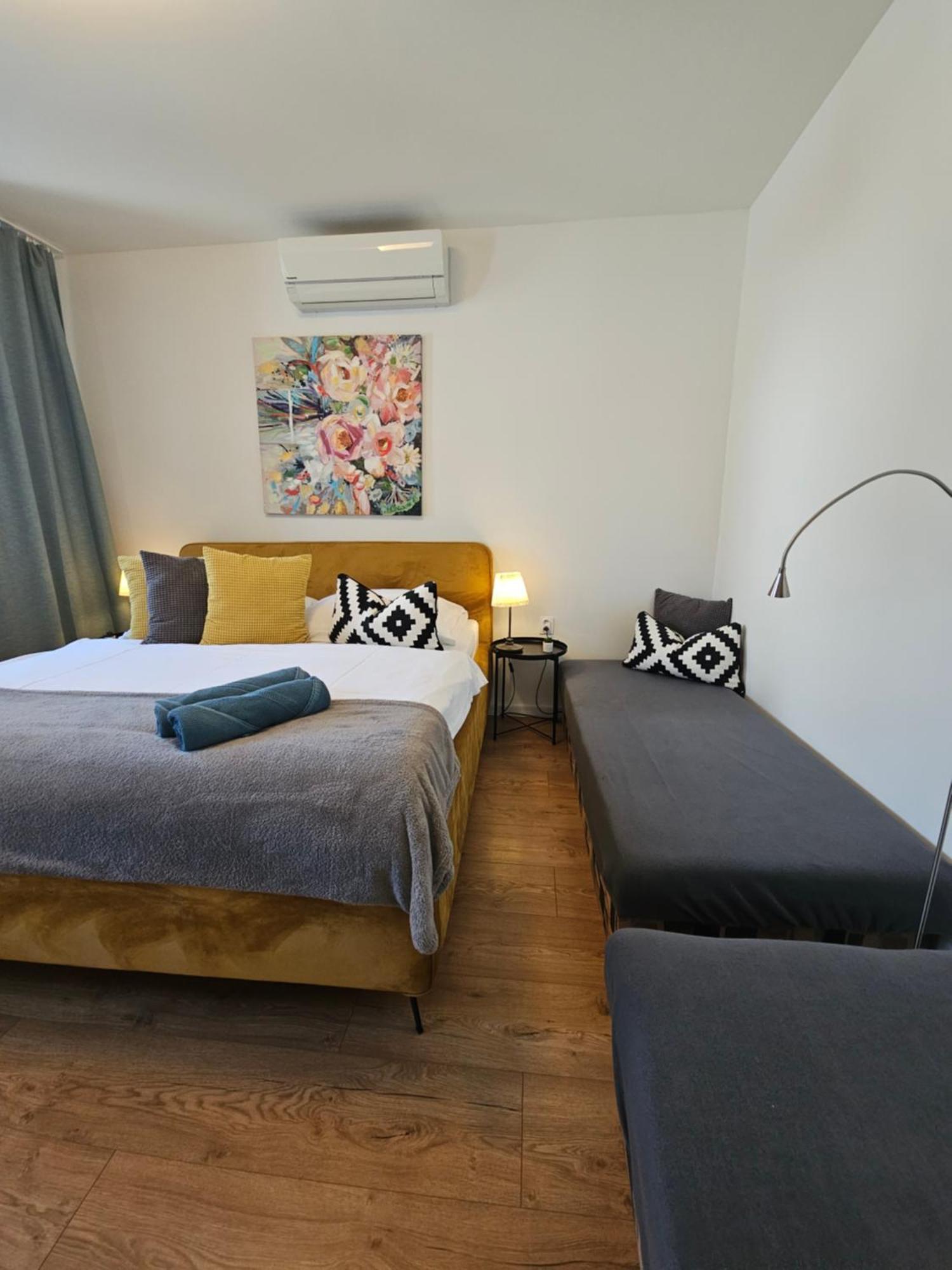 Apartmany Centro & Jacuzzi ピエシュチャニ エクステリア 写真