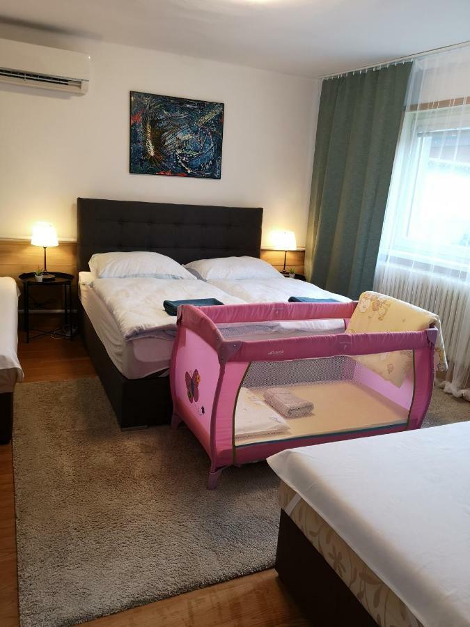 Apartmany Centro & Jacuzzi ピエシュチャニ エクステリア 写真