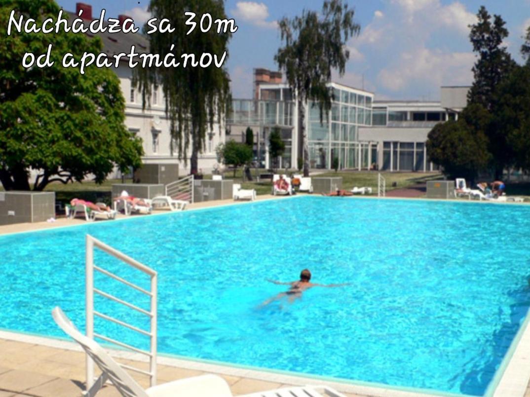 Apartmany Centro & Jacuzzi ピエシュチャニ エクステリア 写真